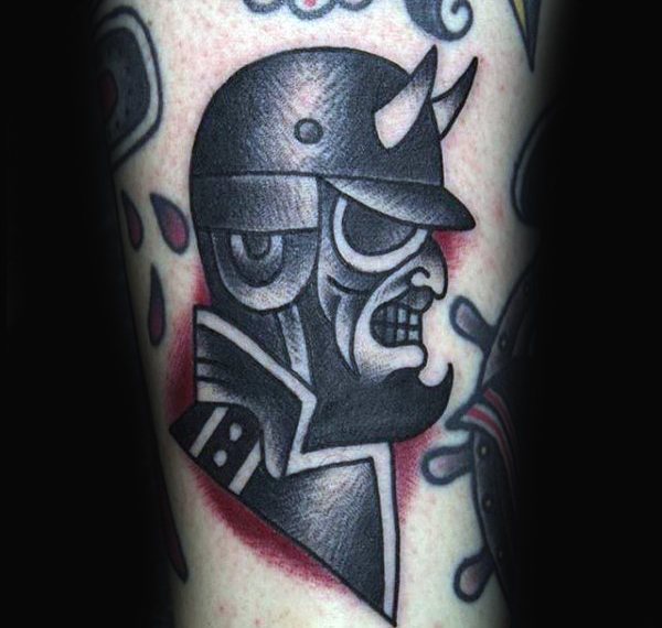 tatouage motard 82