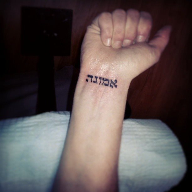 tatouage en hebreu 154