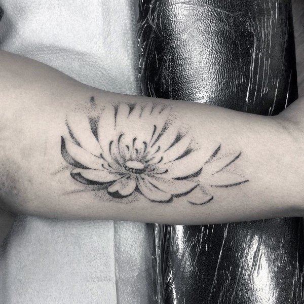 tatouage fleur de lotus 61