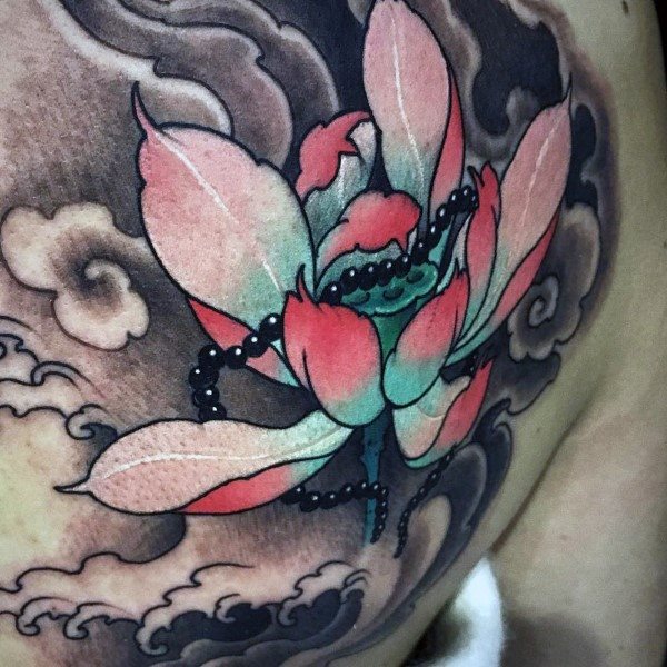 tatouage fleur de lotus 70