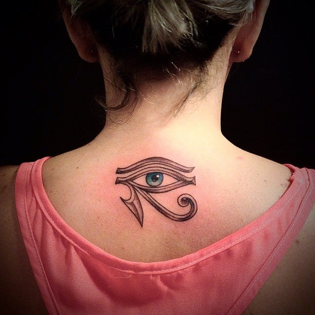tatouage oeil de ra 118