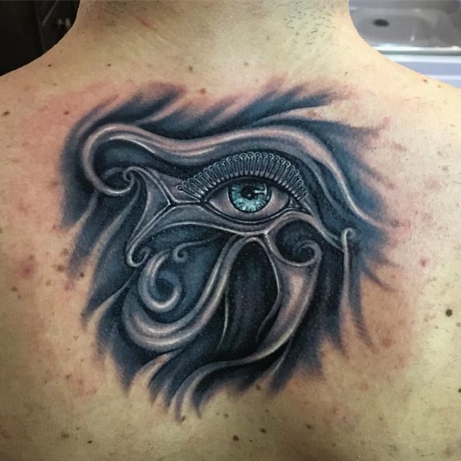 tatouage oeil de ra 325