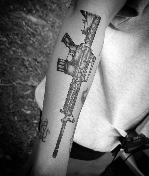 tatouage AR 15 47