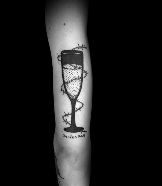 37 Tatouages de champagne Meilleurs dessins et signification