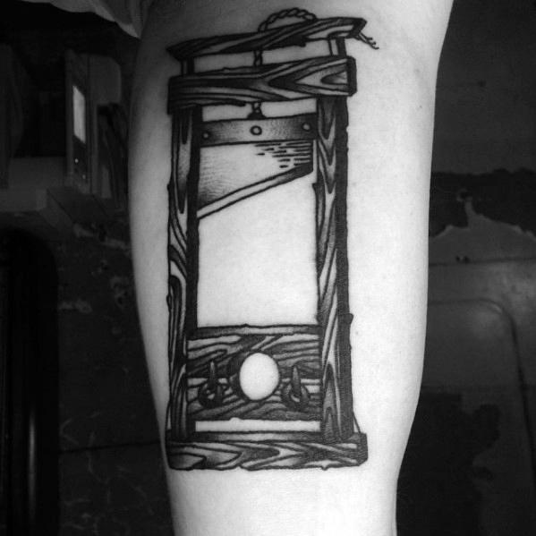 tatouage guillotine 87