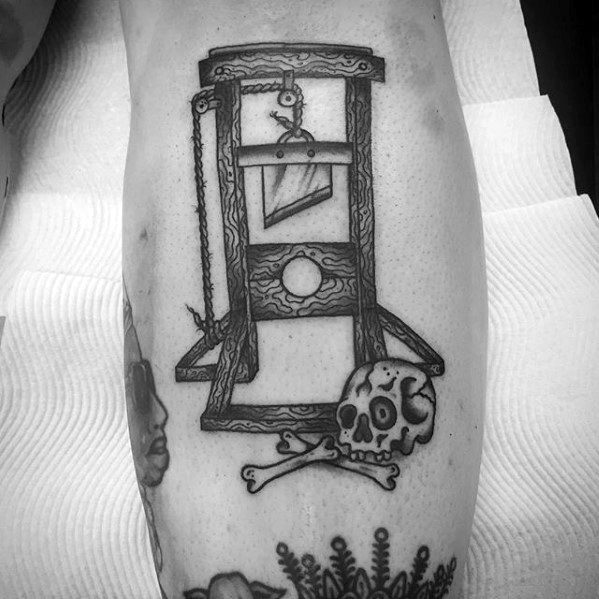 tatouage guillotine 89