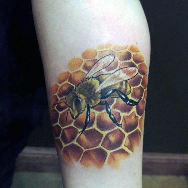 tatouage nid abeilles 137
