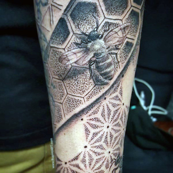 tatouage nid abeilles 139