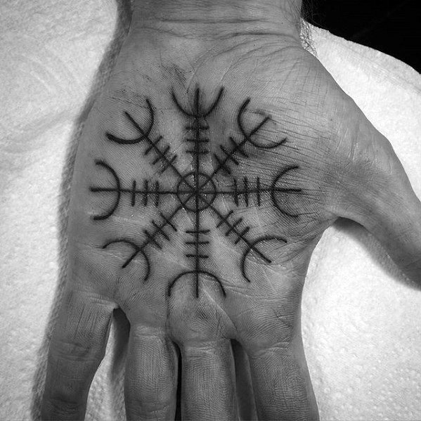 tatouage symbole viking aegishjalm 43