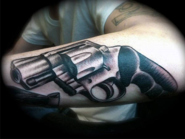 tatouage pistolet 22