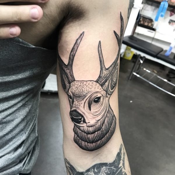 tatouage cerf 52
