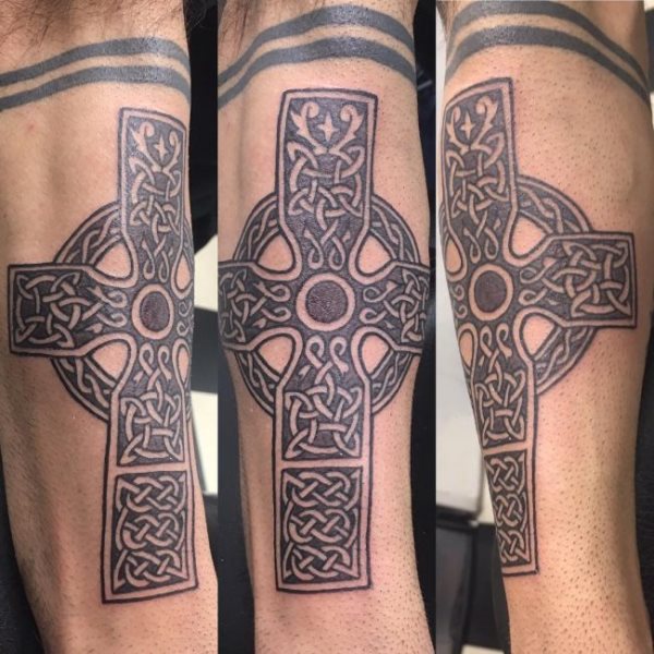 tatouage croix 102