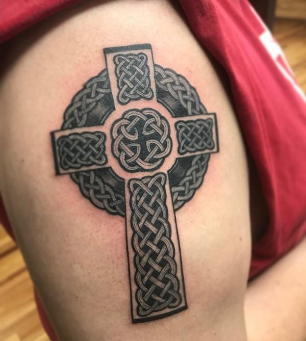 tatouage croix 108