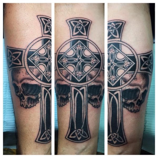 tatouage croix 124