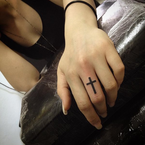 tatouage croix 180