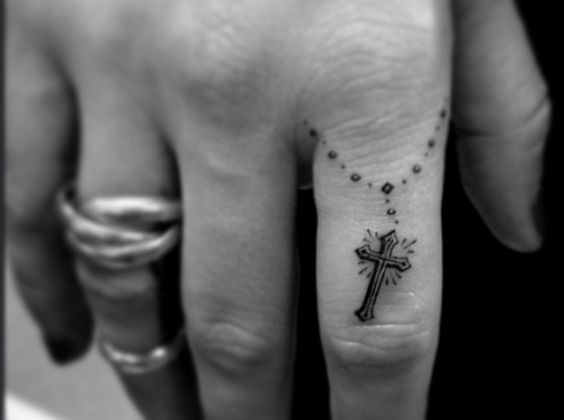 tatouage croix 30