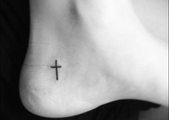 tatouage croix 332