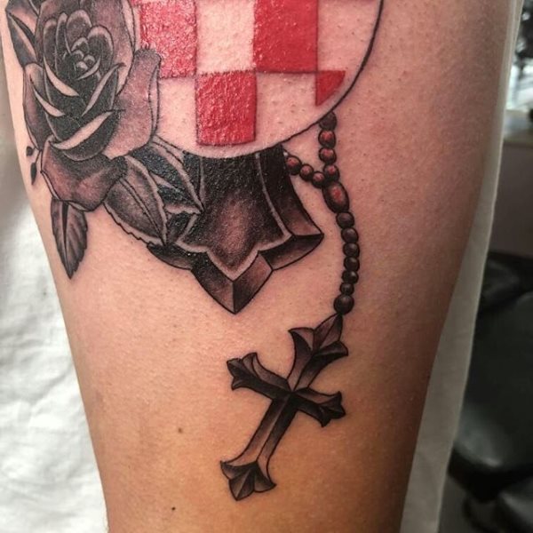tatouage croix 556