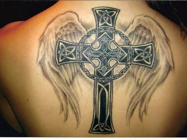 tatouage croix 84