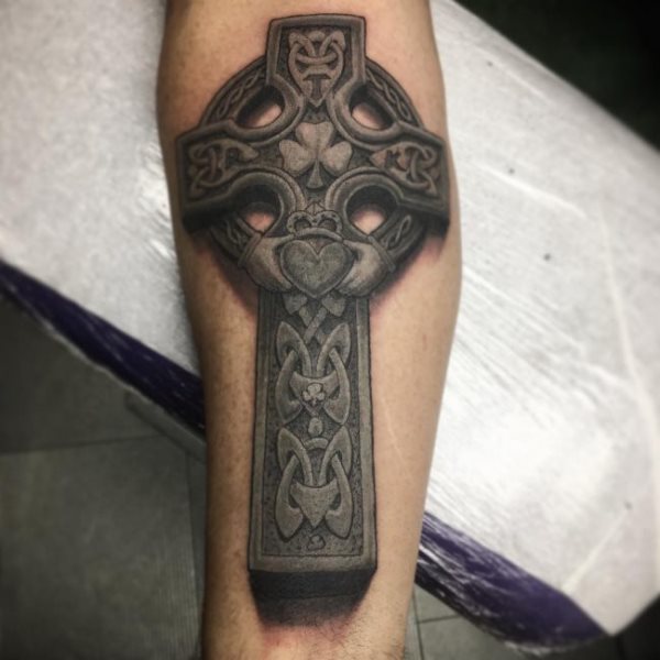 tatouage croix 88