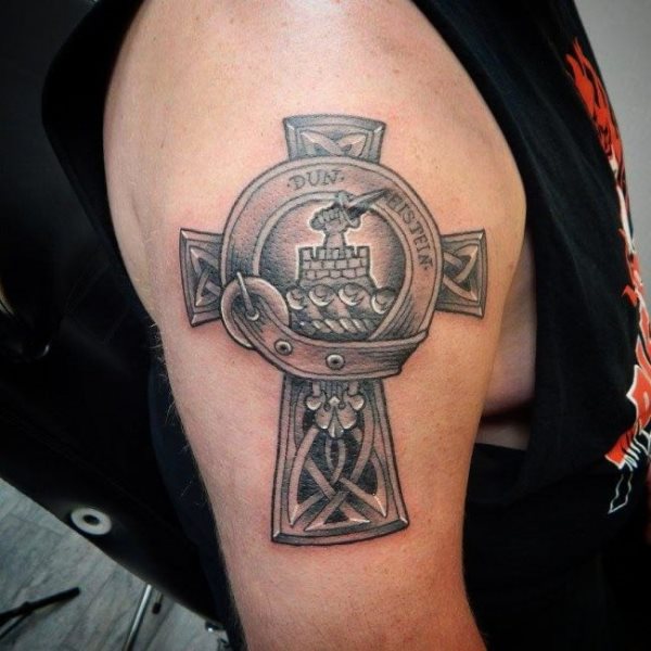 tatouage croix 90