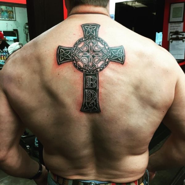 tatouage croix 98