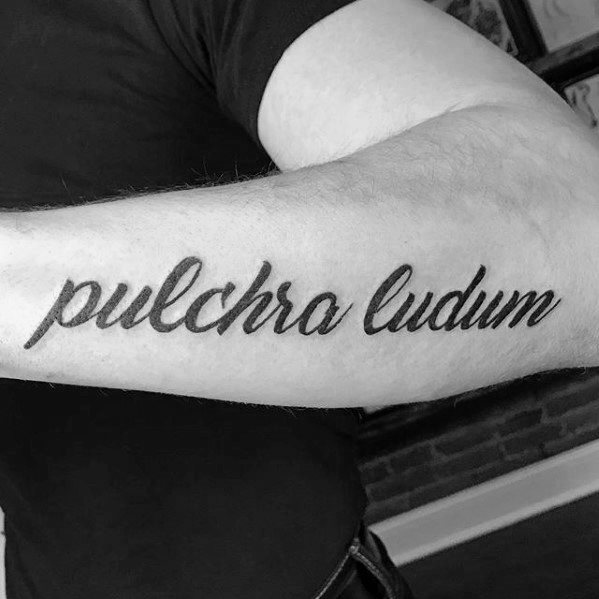 tatouage en latin 84