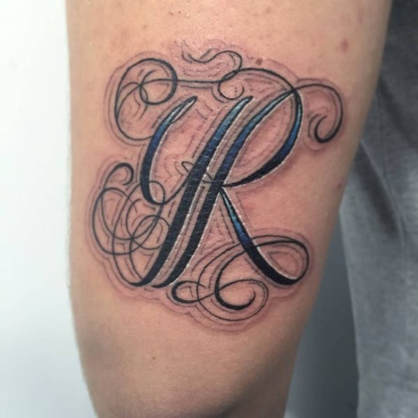 tatouage initiales 124