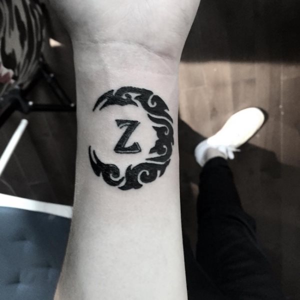 tatouage initiales 52