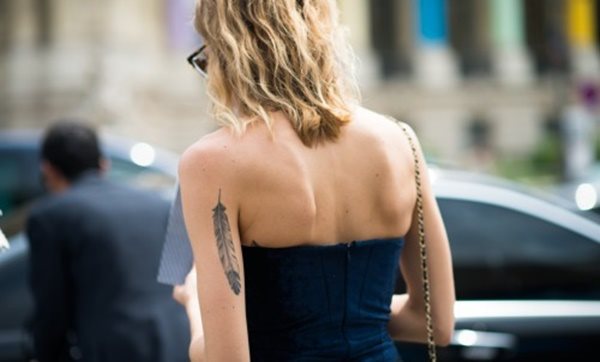 tatouage plume 102