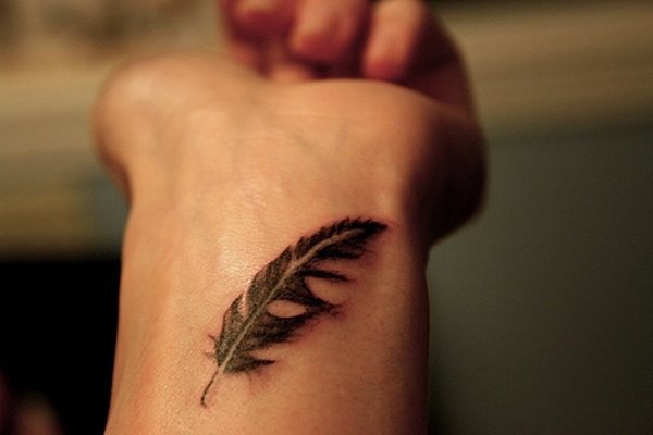 tatouage plume 122