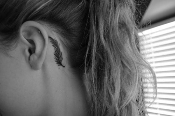 tatouage plume 130