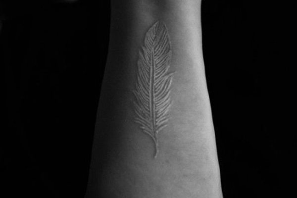 tatouage plume 140