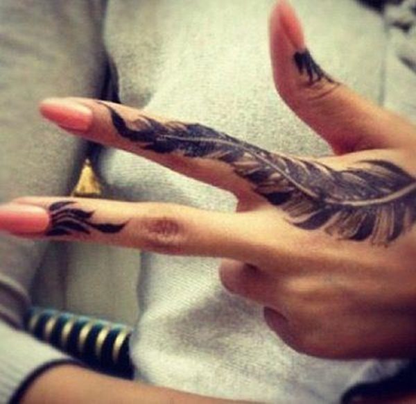 tatouage plume 182
