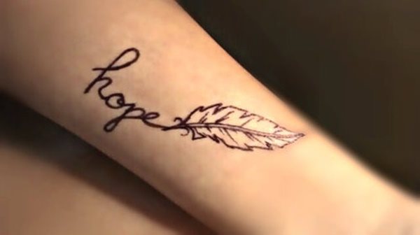 tatouage plume 184