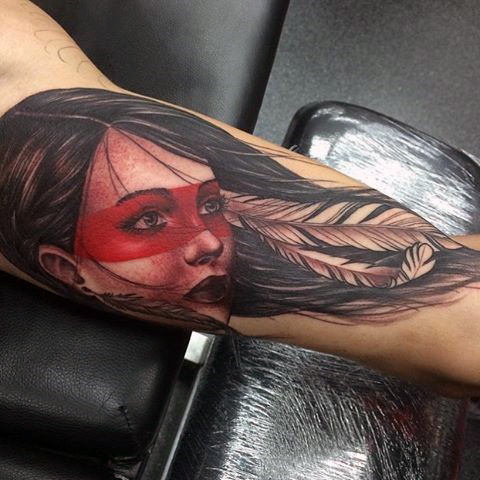 tatouage plume 24