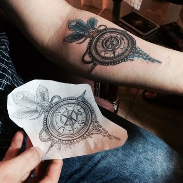 tatouage plume 300