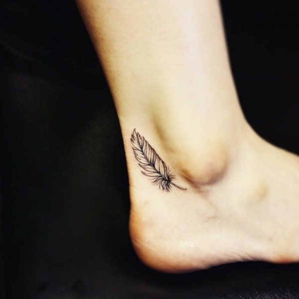 tatouage plume 306