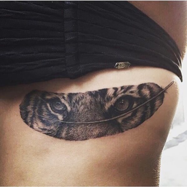 tatouage plume 340