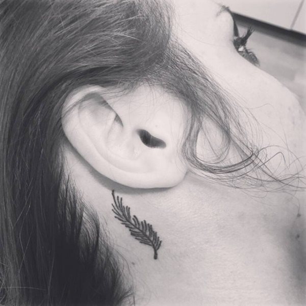 tatouage plume 364