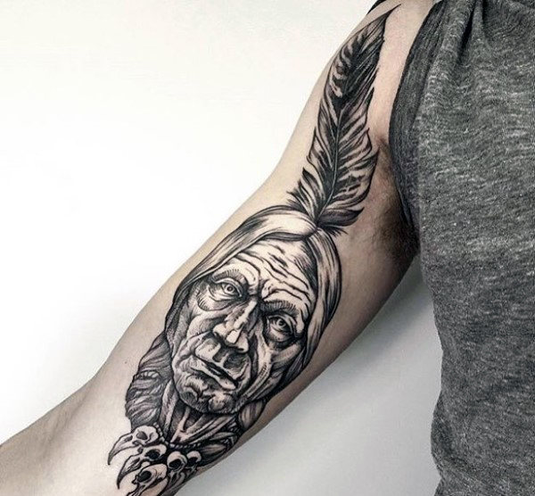 tatouage plume 486