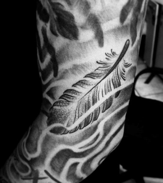 tatouage plume 528