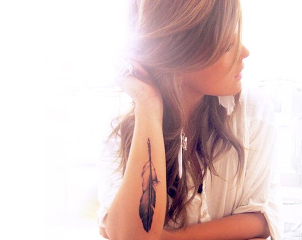 tatouage plume 68
