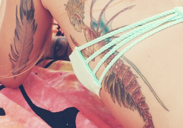tatouage plume 74