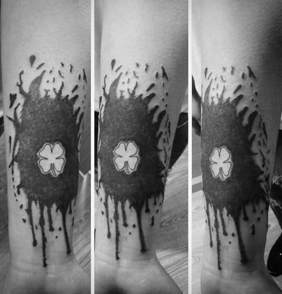 61 Tatouages de trèfles à quatre feuilles (et leur signification)