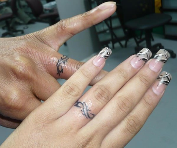 tatuaggio dito 207