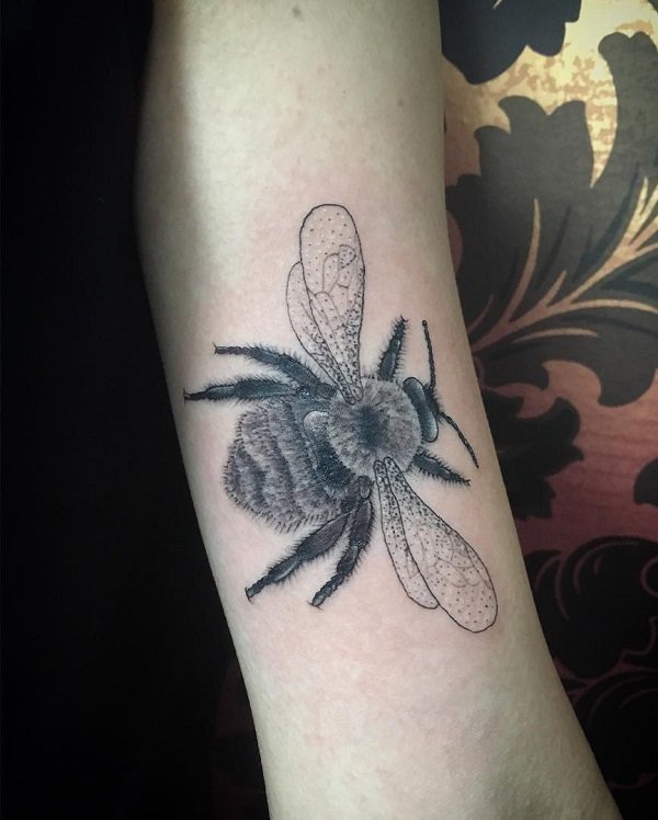 tatuaggio ape 77
