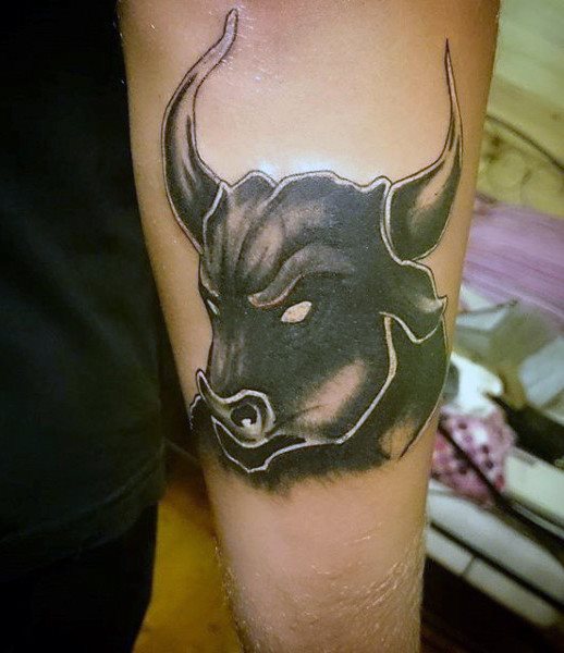 tatuaggio toro 77