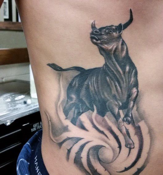 tatuaggio toro 818