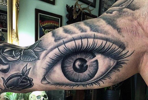 tatuaggio bicipite 117